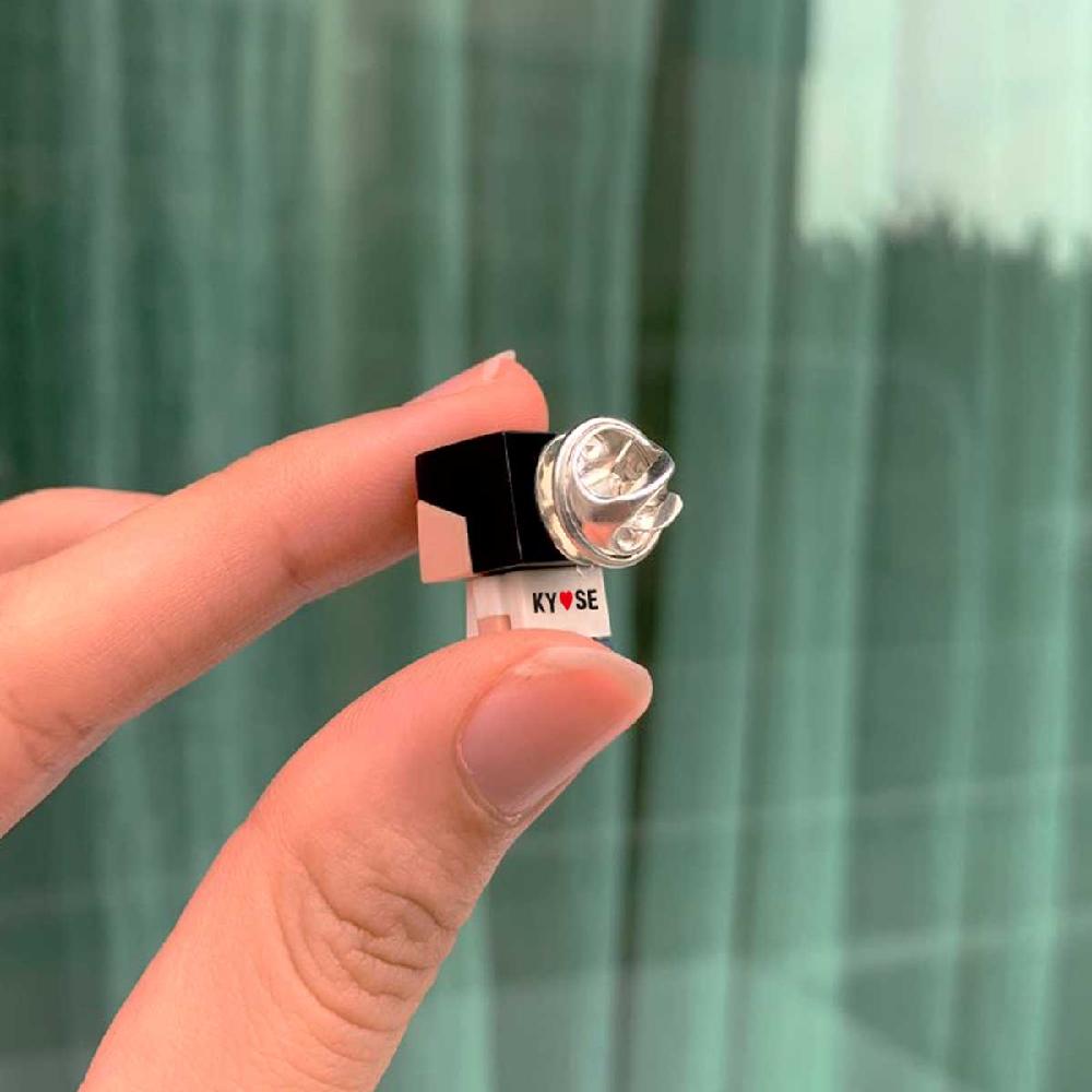 KIKAKUV Custom Brooch(2cm)